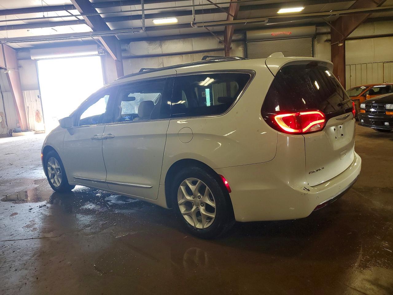 2019 Chrysler Pacifica Touring L - Фото 2
