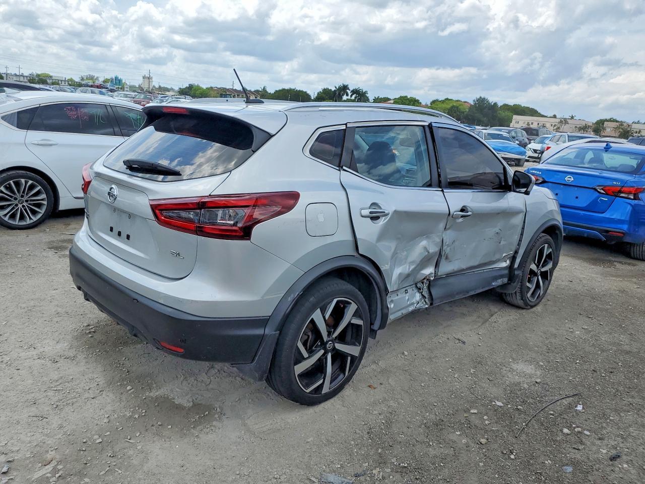 2017 Nissan Rogue Sport S - Фото 3