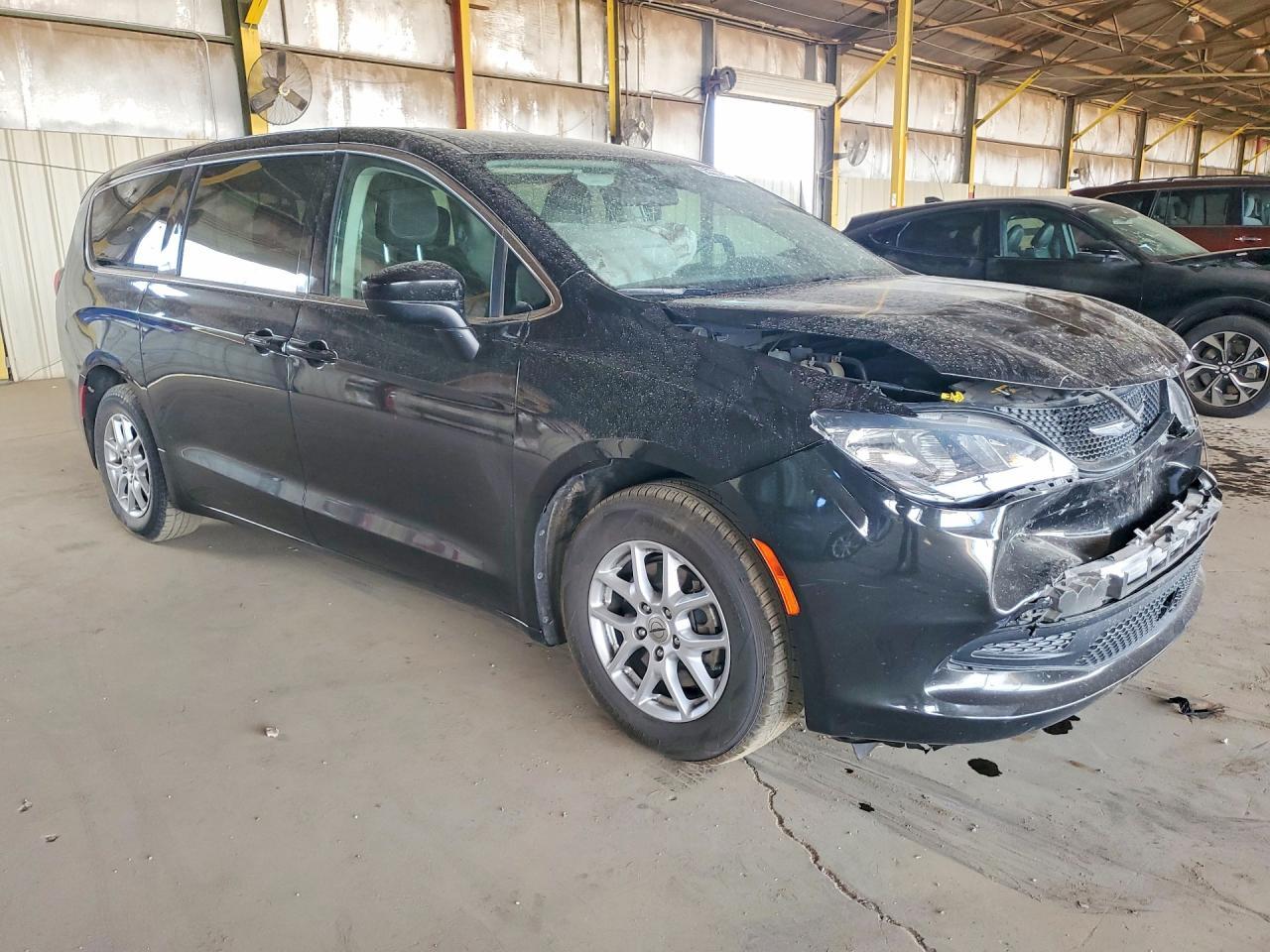 2022 Chrysler Voyager - Фото 4