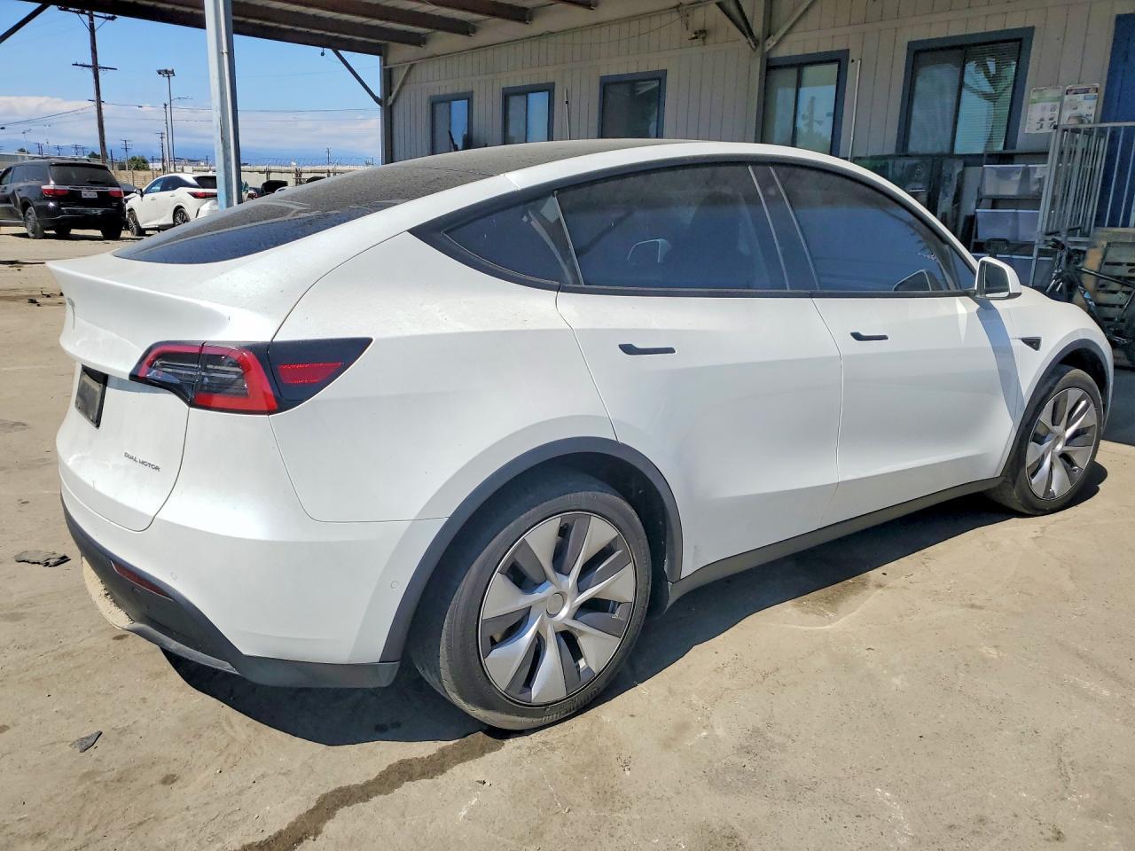 2023 Tesla Model Y - Фото 3