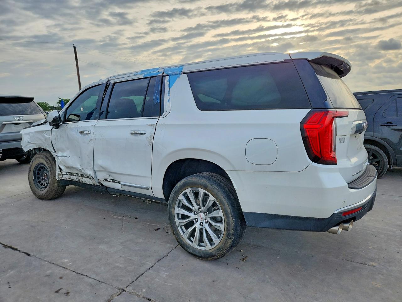 2023 GMC Yukon Xl Denali - Фото 2