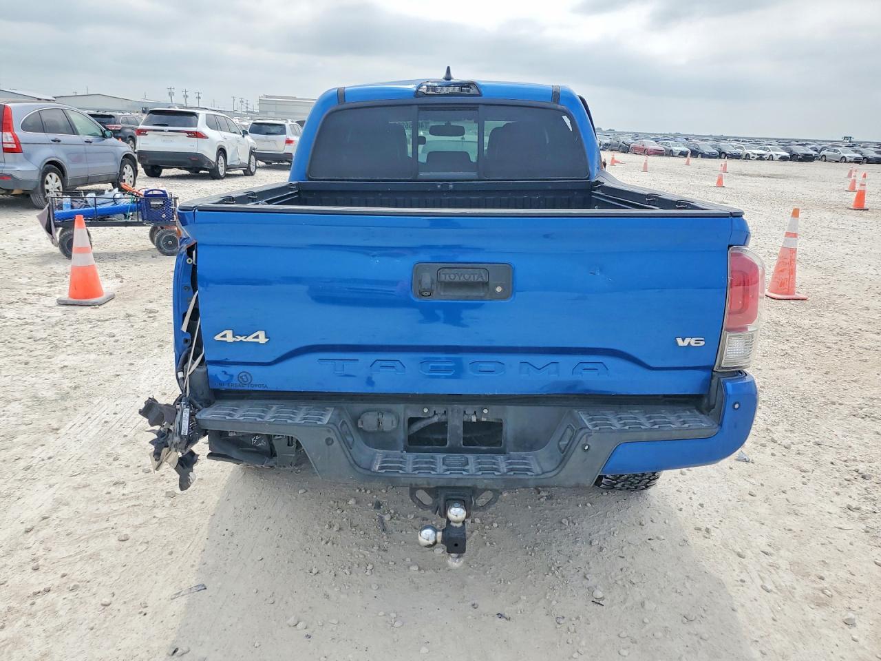 2016 Toyota Tacoma Limited - Image 6