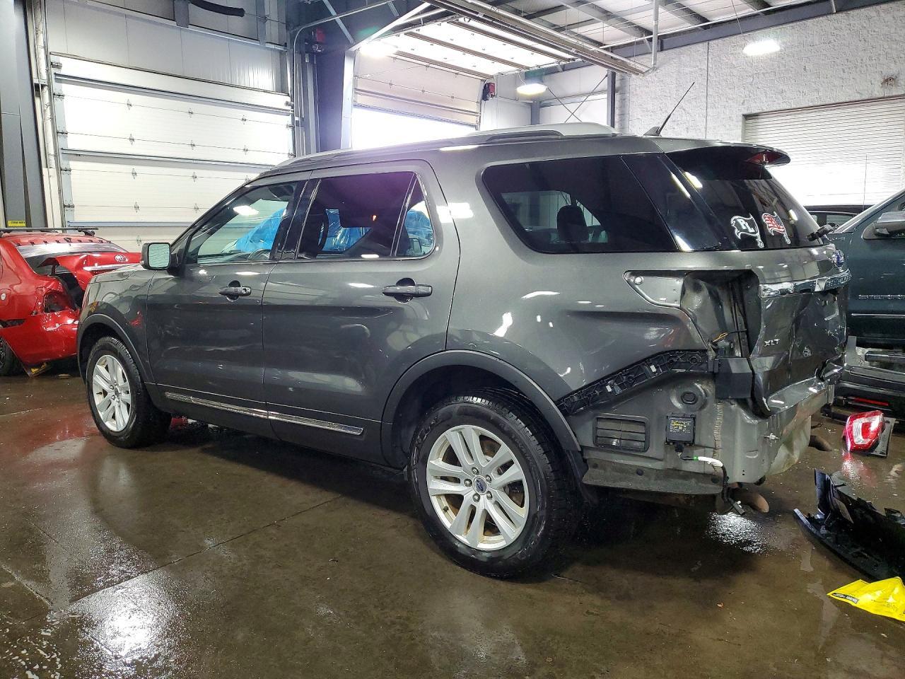 2019 Ford Explorer Xlt - Фото 2