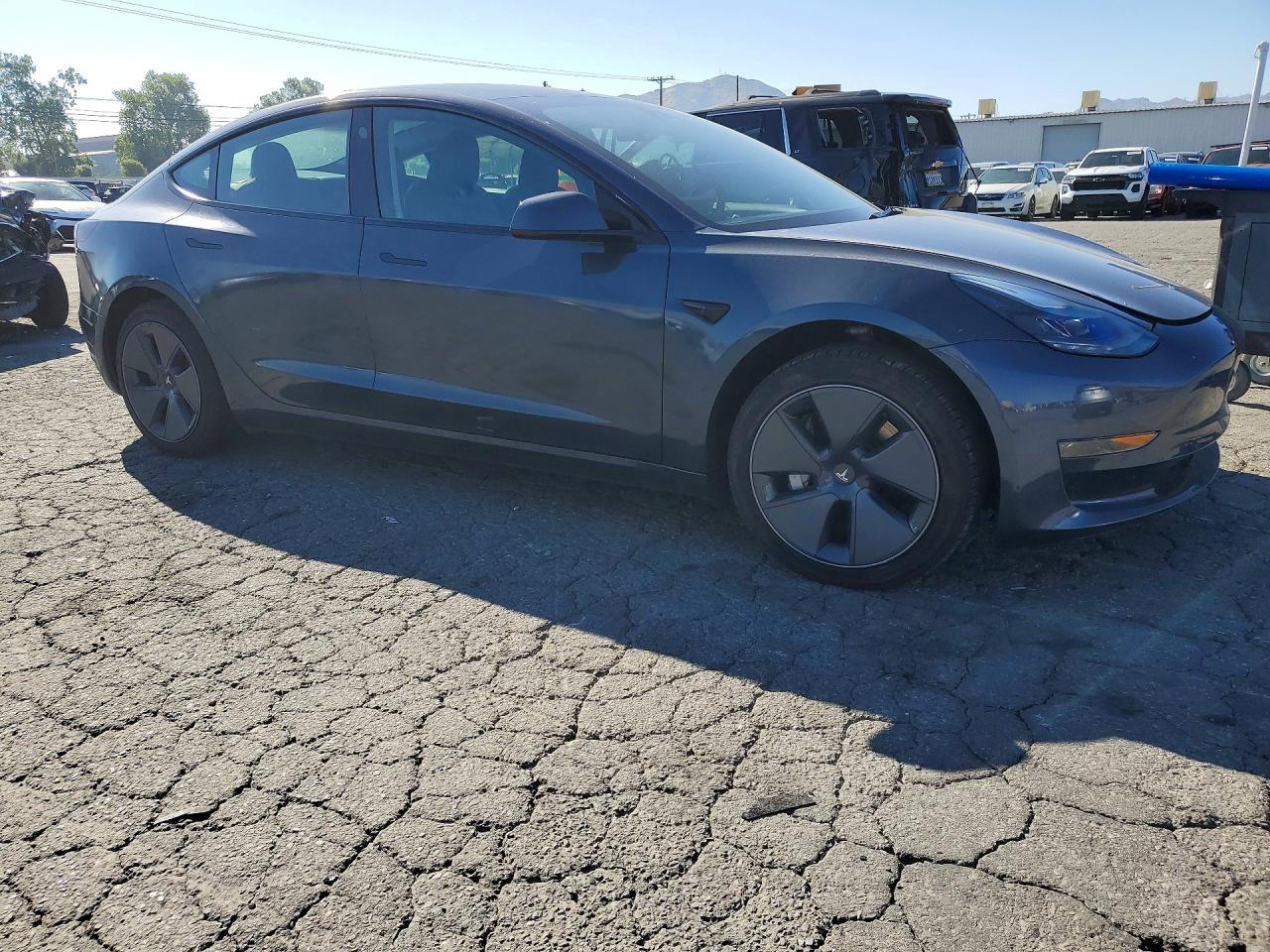 2023 Tesla Model 3 - Фото 4