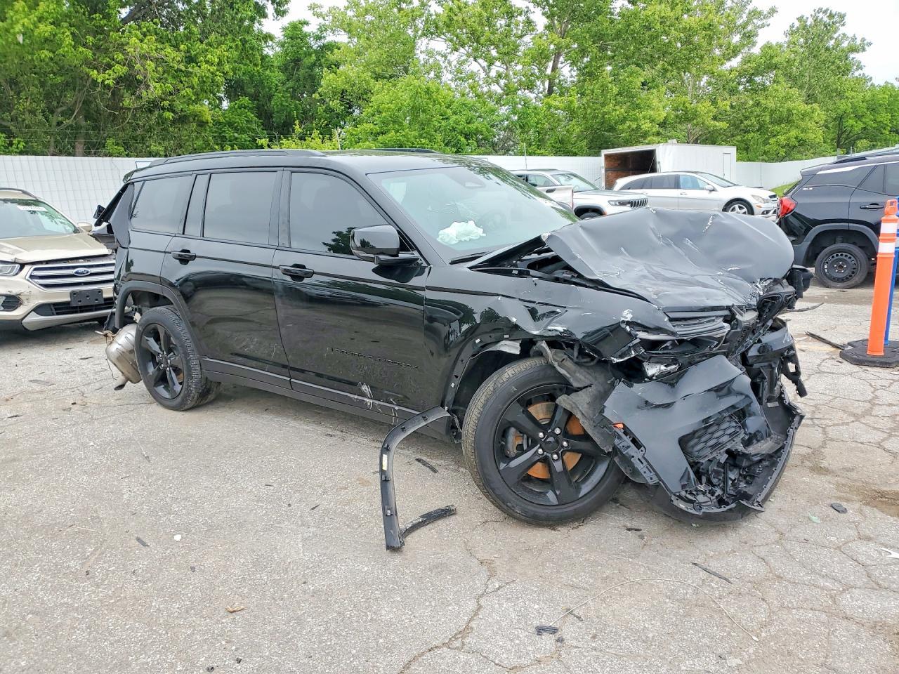 2024 Jeep Grand Cherokee L Laredo - Image 4