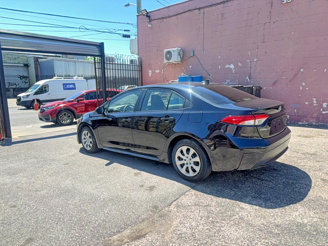 2021 Toyota Corolla Le - Фото 3