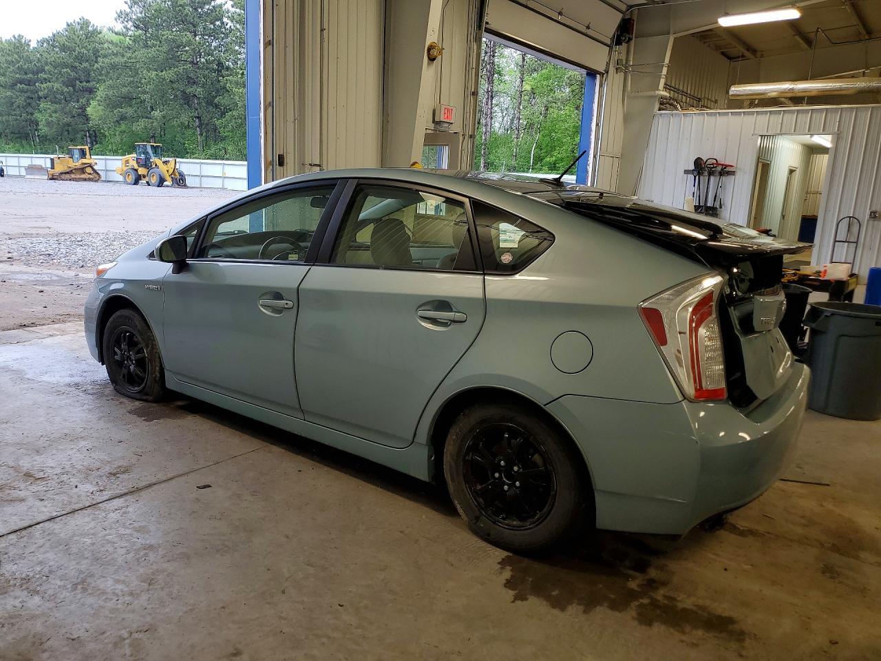 2014 Toyota Prius Three - Фото 2