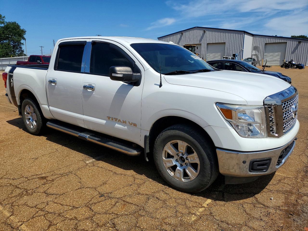 2018 Nissan Titan - Фото 4