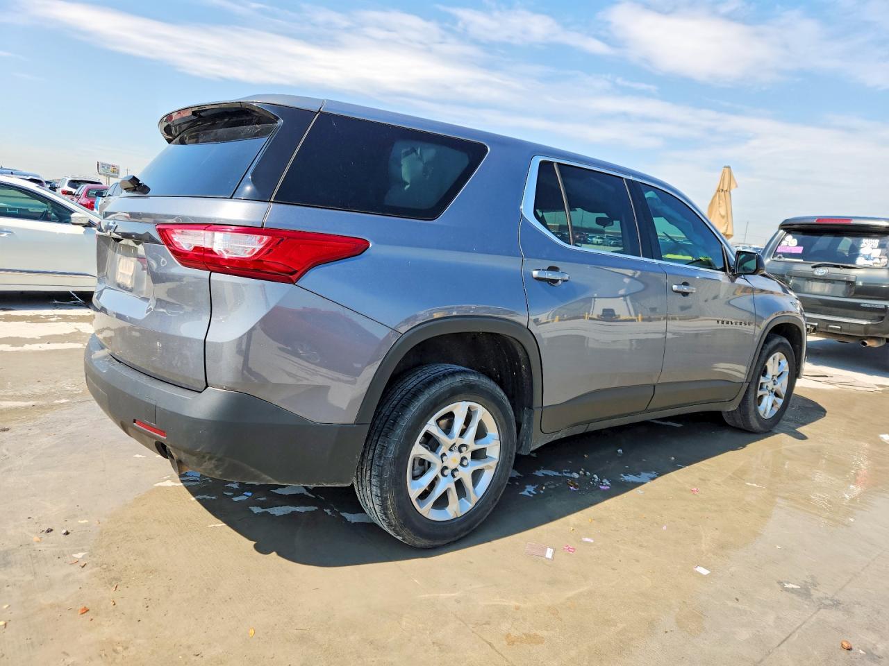 2020 Chevrolet Traverse Ls - Image 3