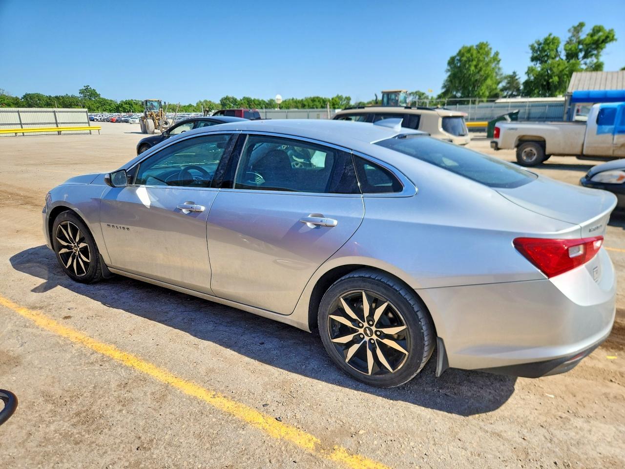 2017 Chevrolet Malibu Lt - Image 2
