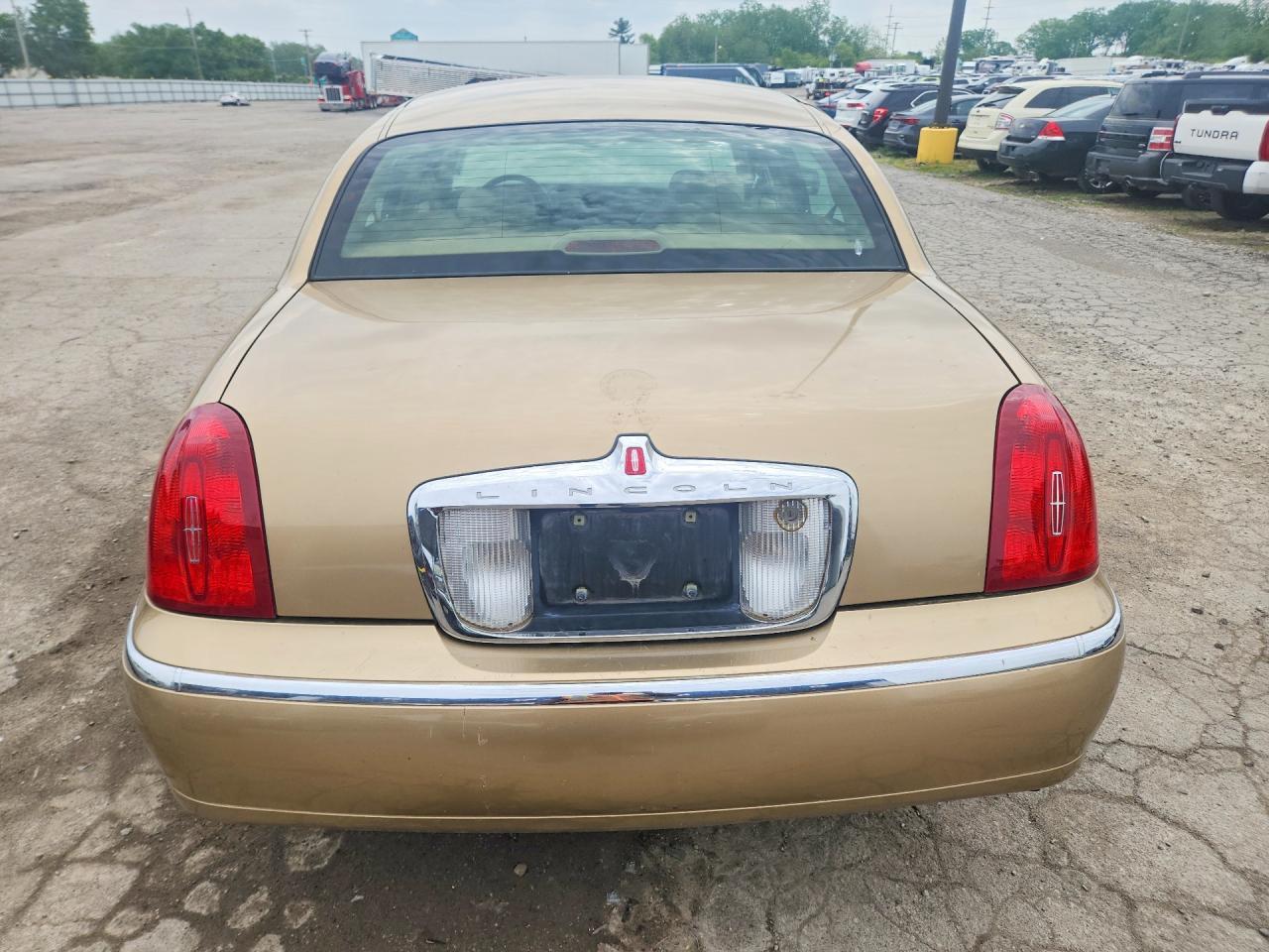 1998 Lincoln Town Car Executive - Фото 6
