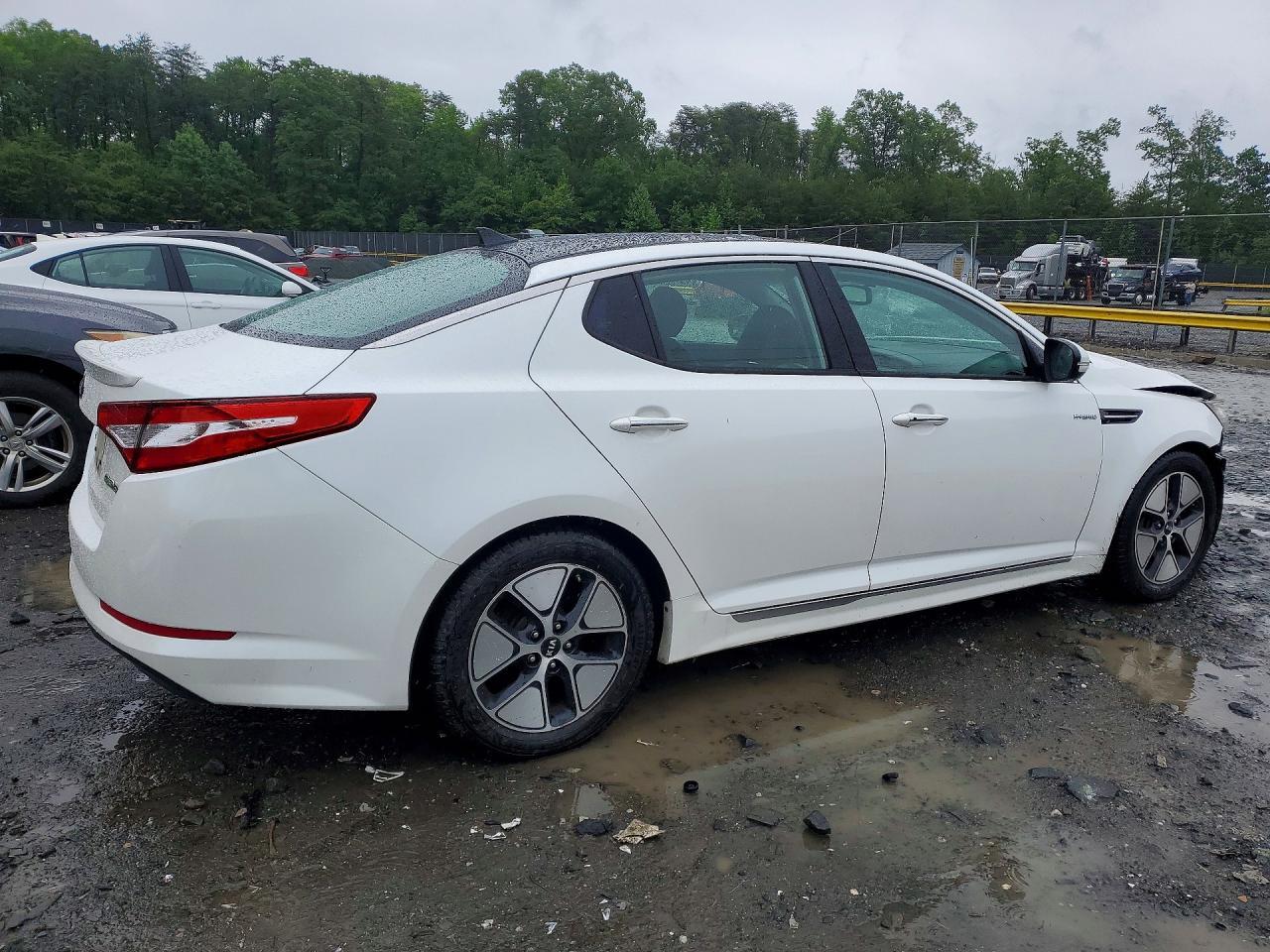 2013 Kia Optima Hybrid - Image 3
