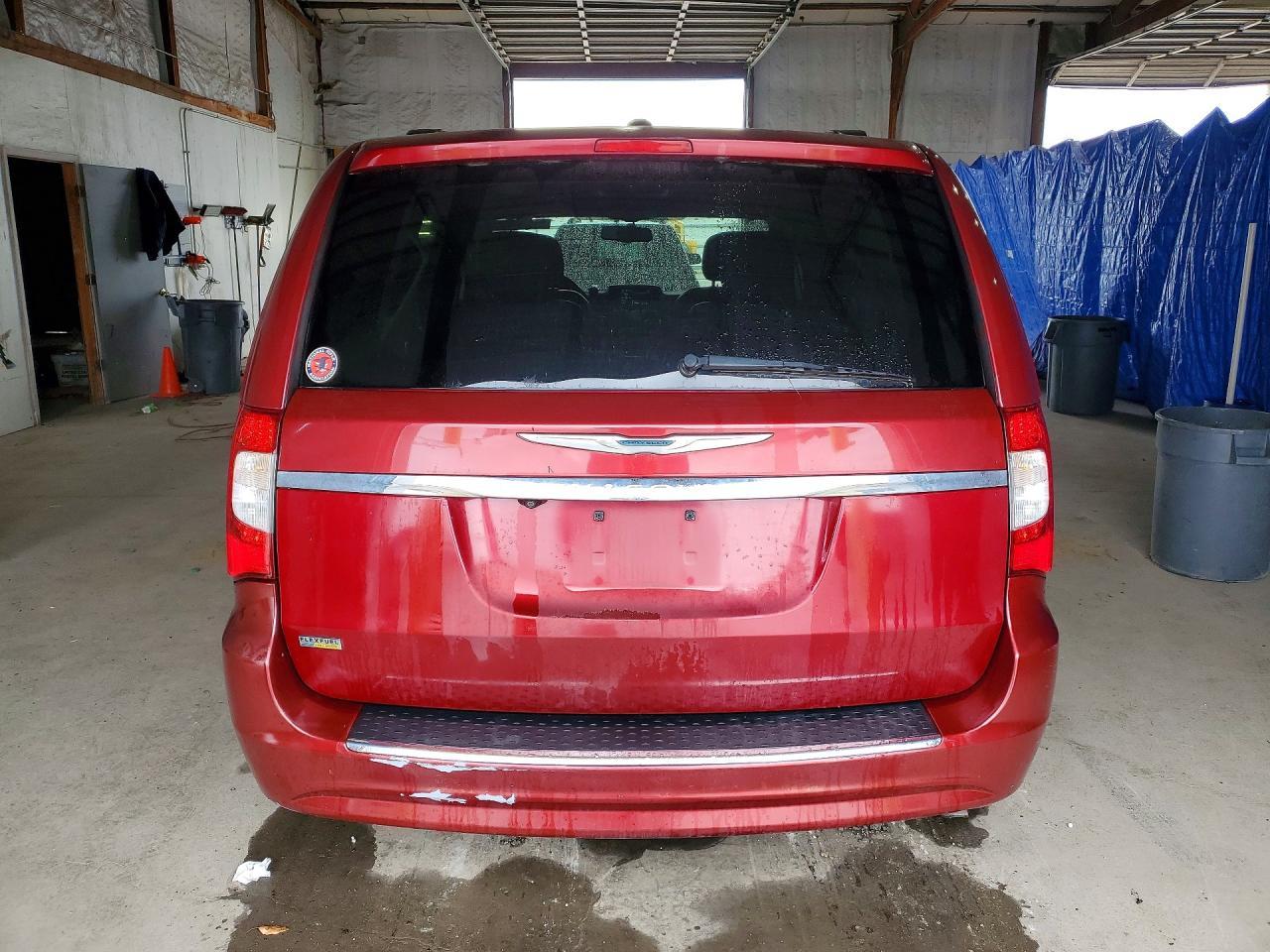 2016 Chrysler Town & Country Touring - Image 6