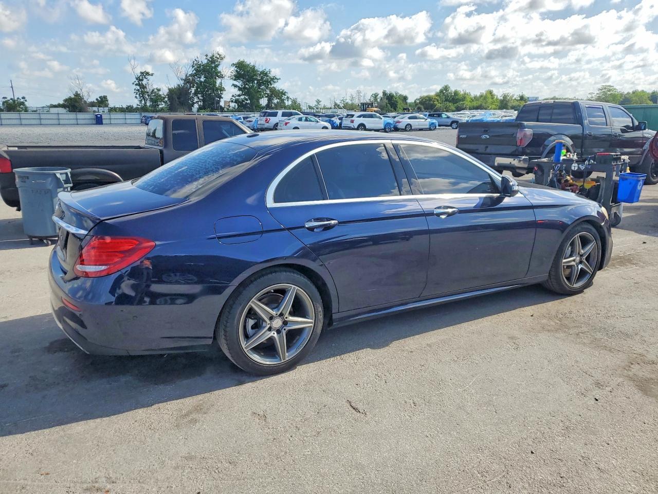 2017 Mercedes-Benz E 300 - Фото 3