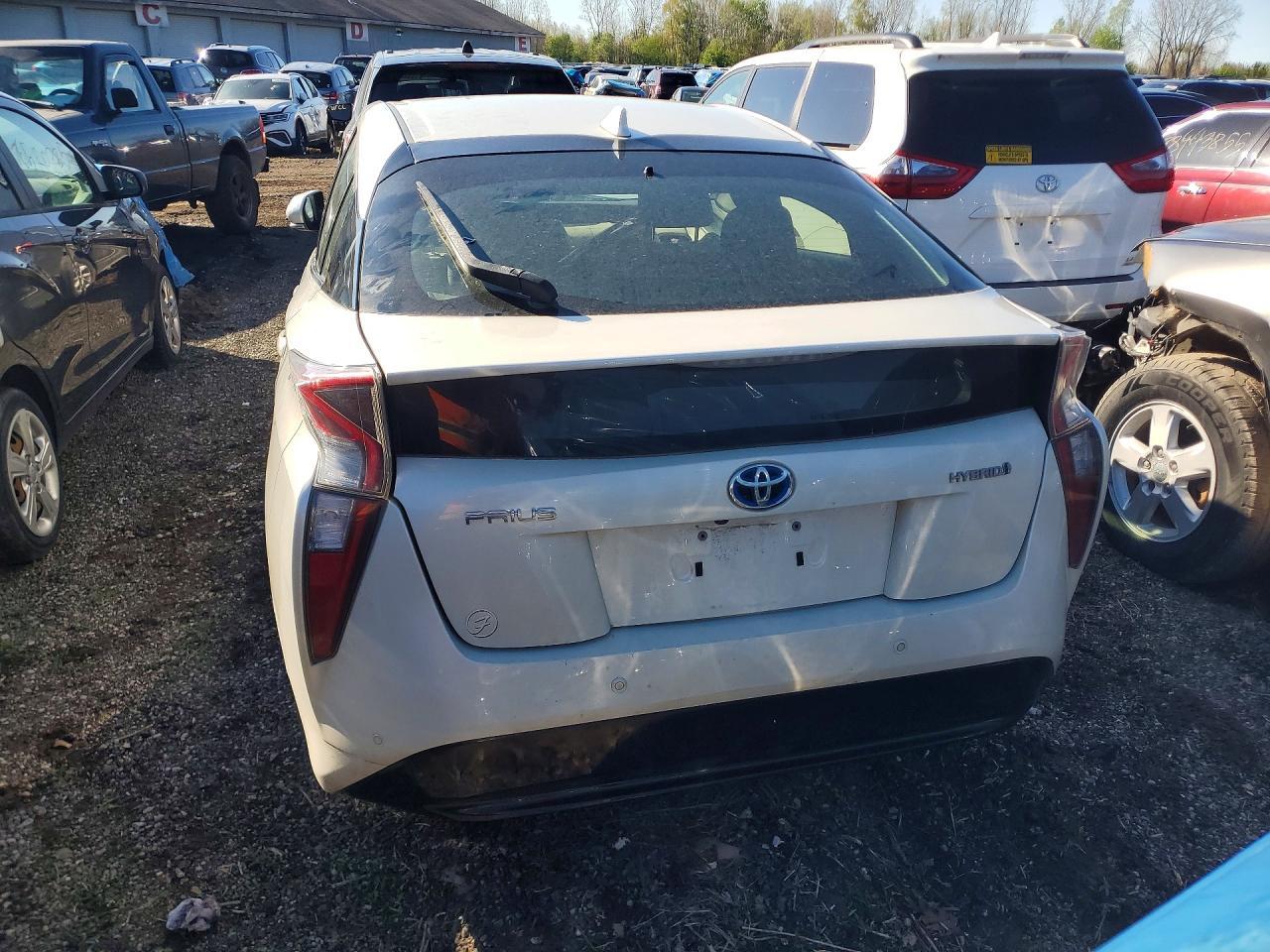2018 Toyota Prius Three - Фото 6