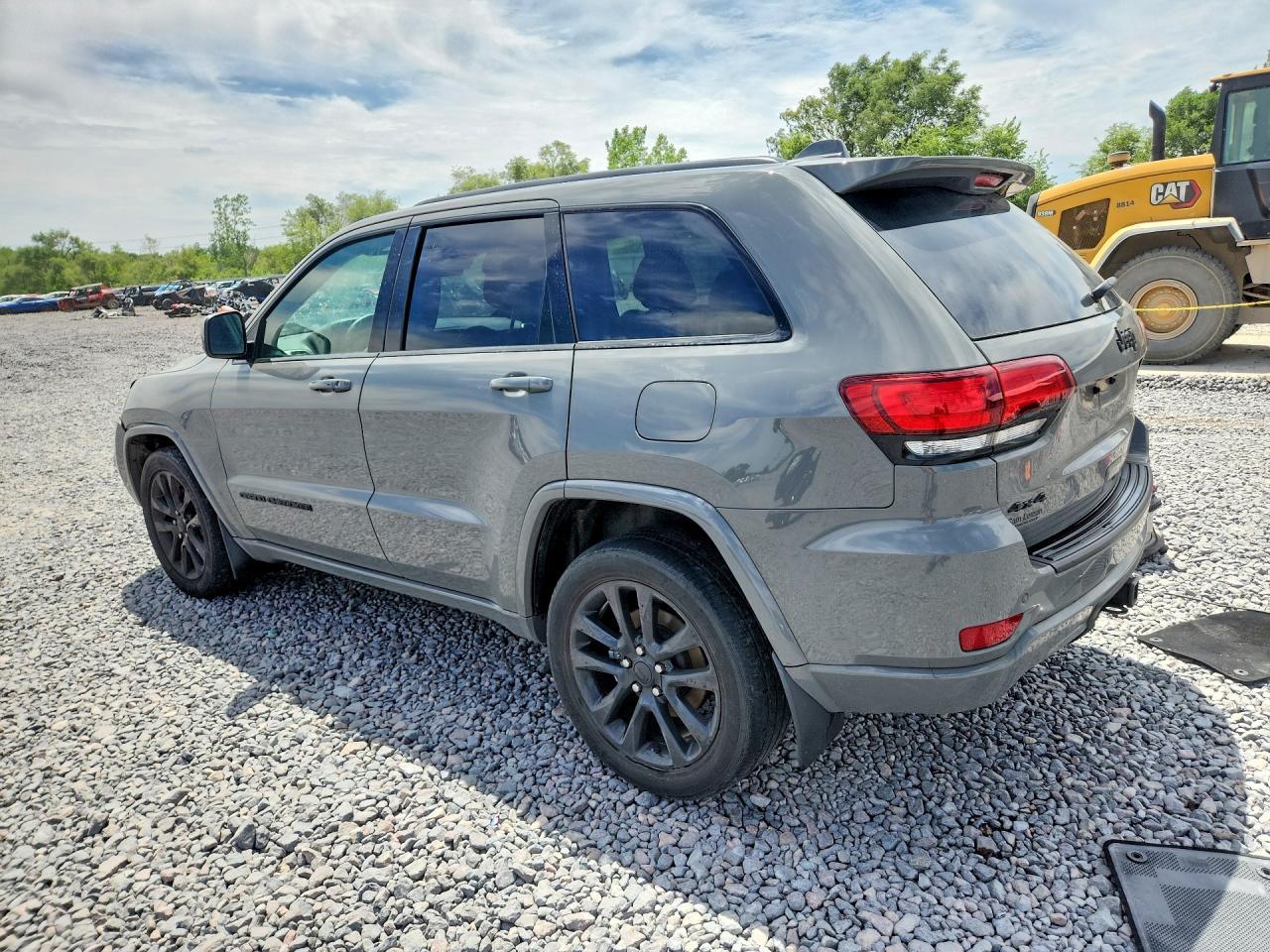 2021 Jeep Grand Cherokee Laredo - Фото 2