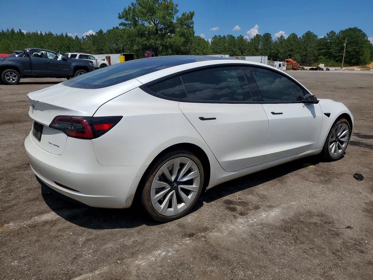 2022 Tesla Model 3 - Image 3