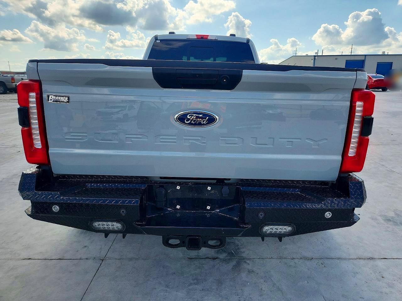 2025 Ford F350 Super Duty - Фото 6