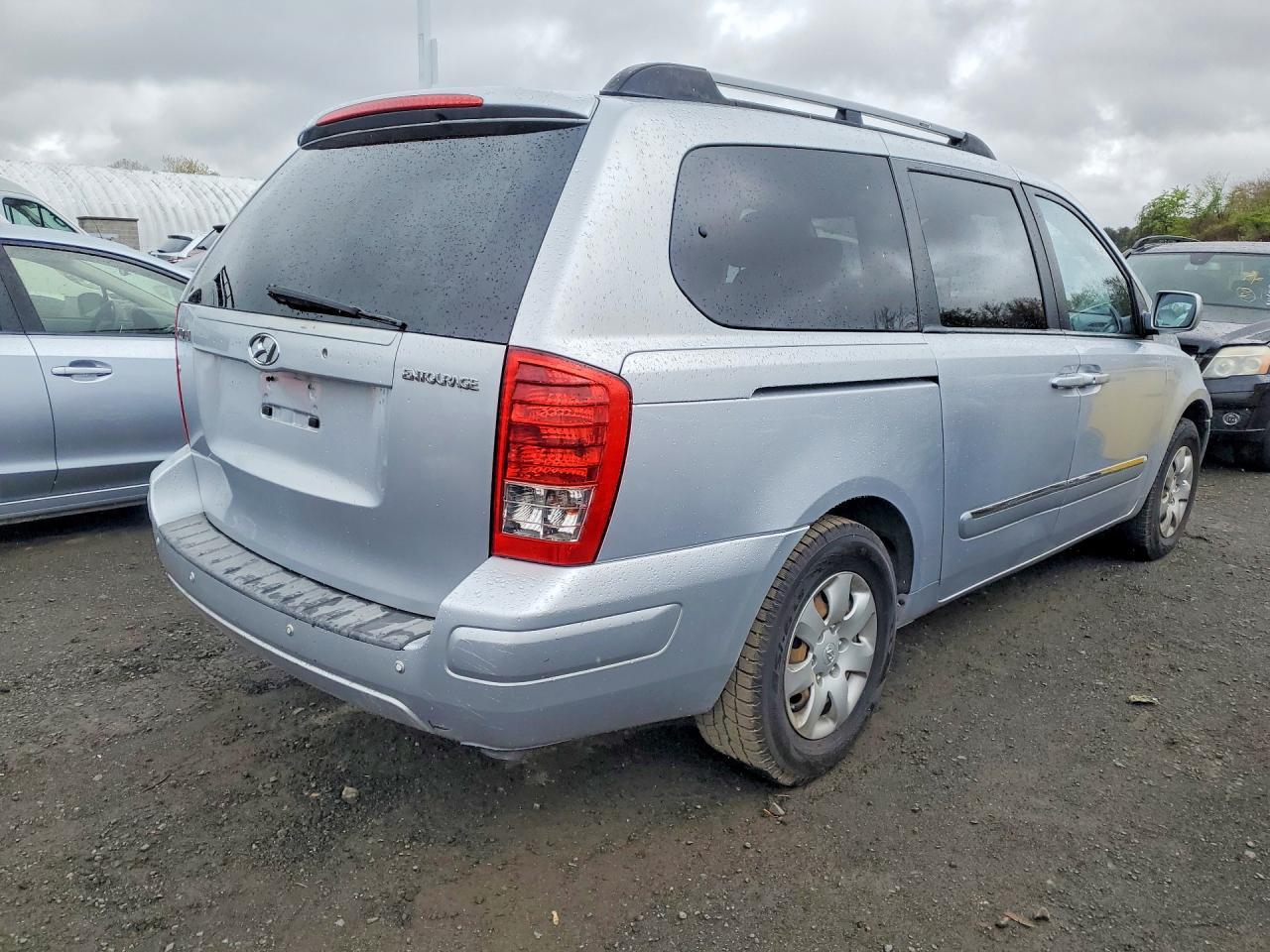 2008 Hyundai Entourage Gls - Image 3