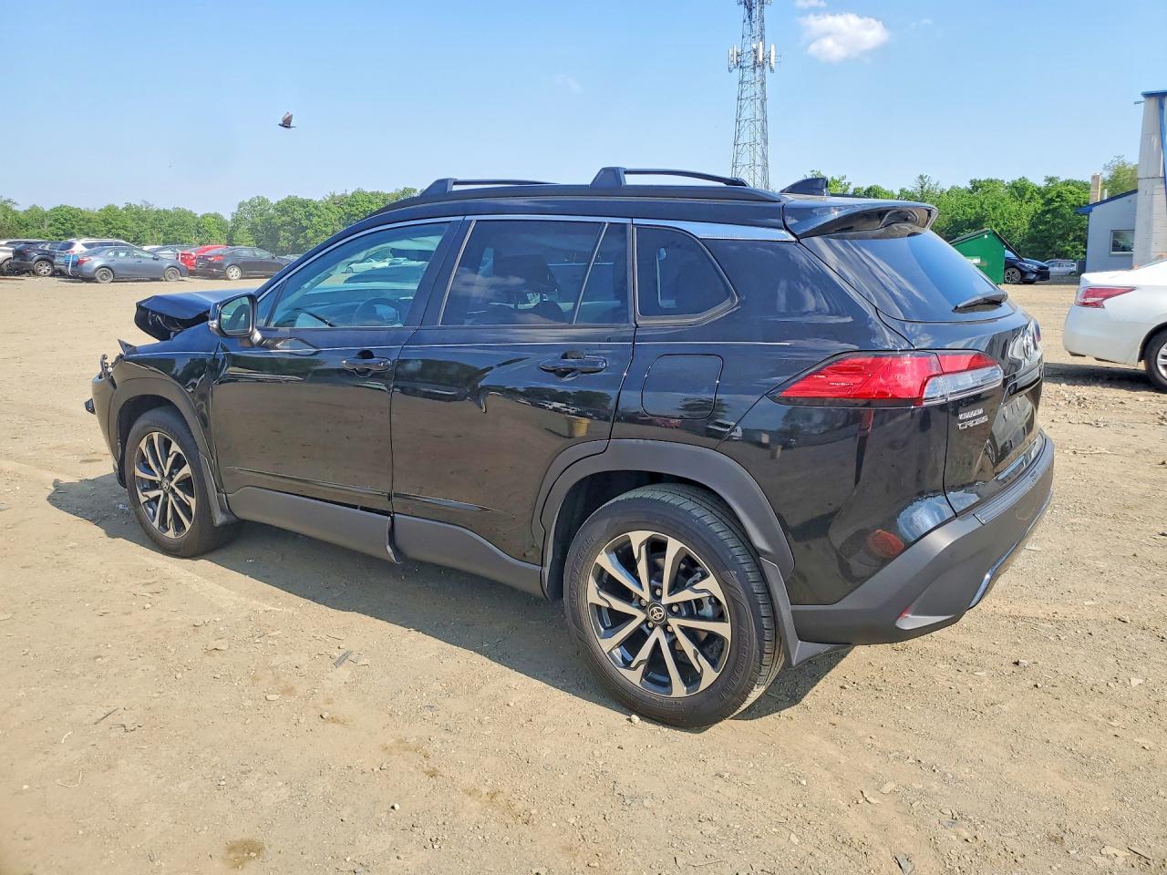2023 Toyota Corolla Cross Xle - Image 2