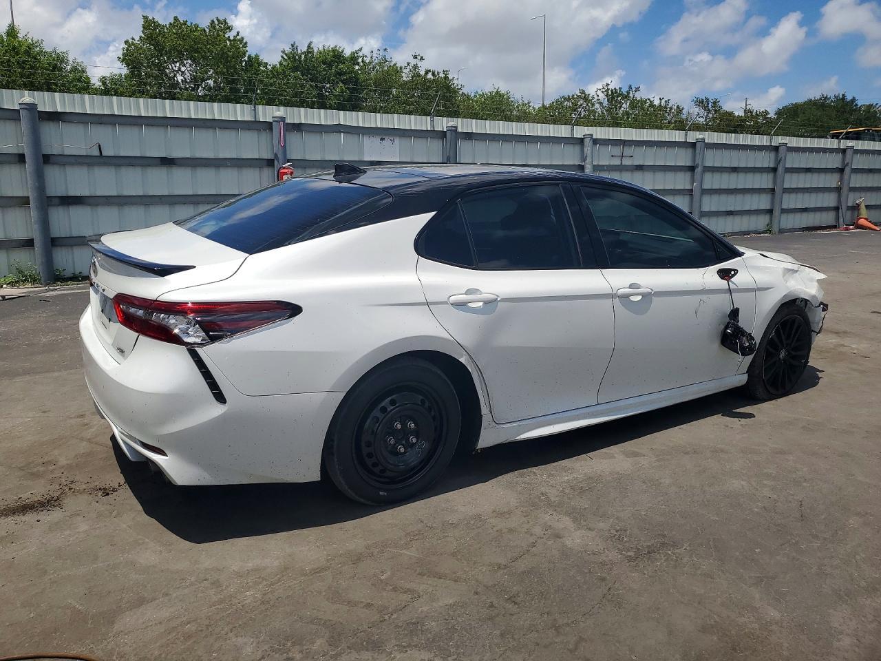 2022 Toyota Camry Xse - Фото 3