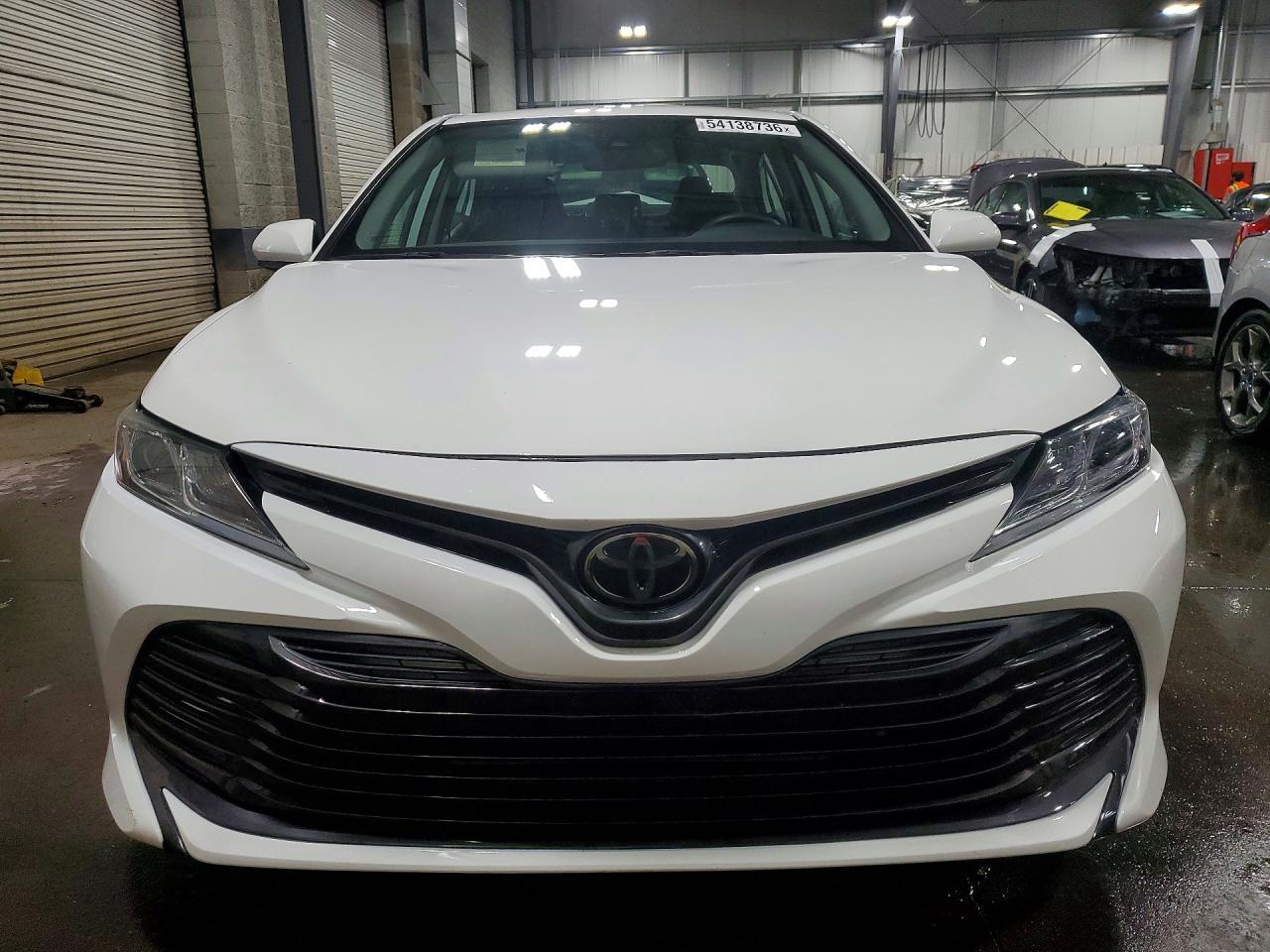 2020 Toyota Camry Le - Фото 5