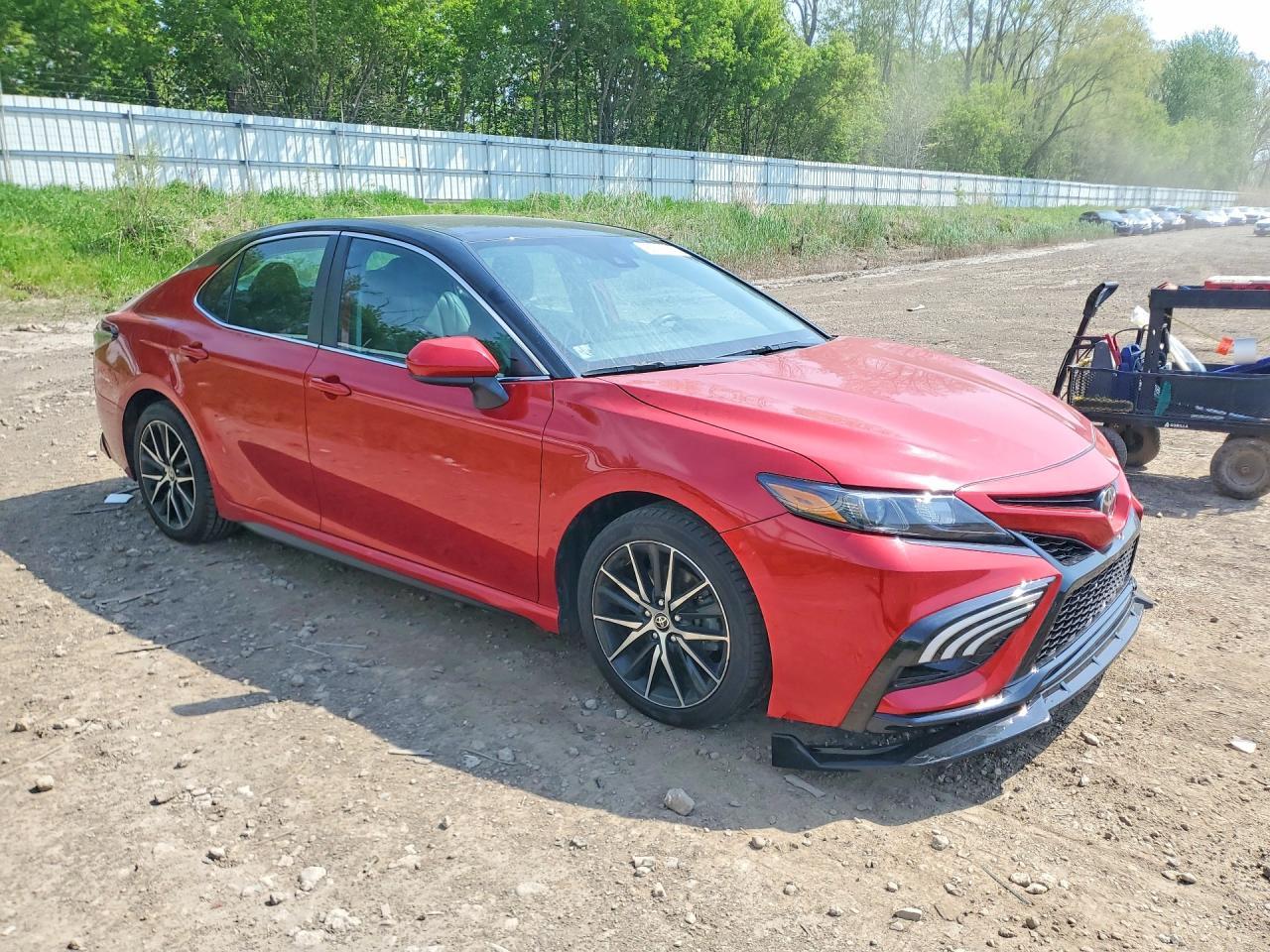 2021 Toyota Camry Se - Image 4