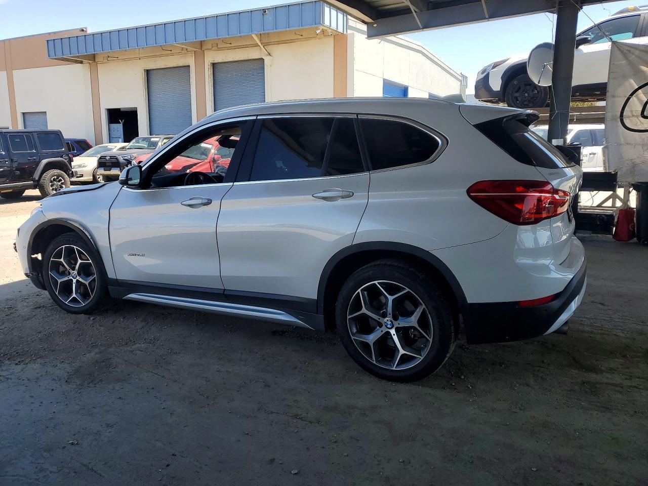 2016 BMW X1 xDrive28I - Фото 2
