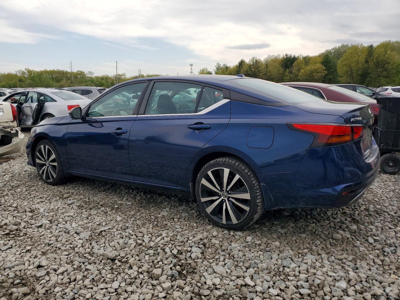 2021 Nissan Altima Sr - Фото 2