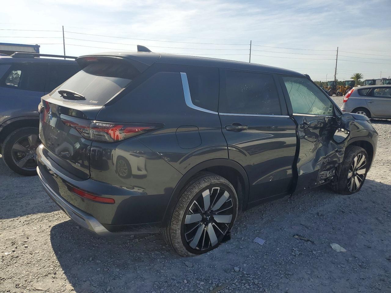 2025 Mitsubishi Outlander Se - Image 3