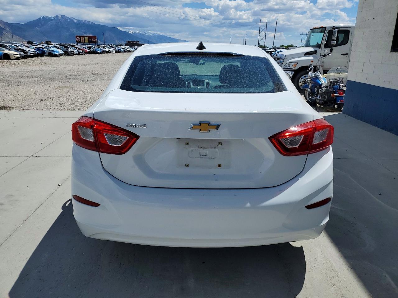 2017 Chevrolet Cruze Ls - Фото 6