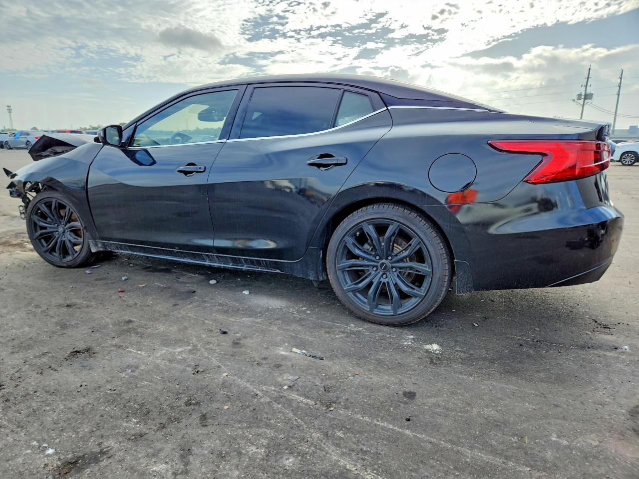 2016 Nissan Maxima Platinum - Image 2