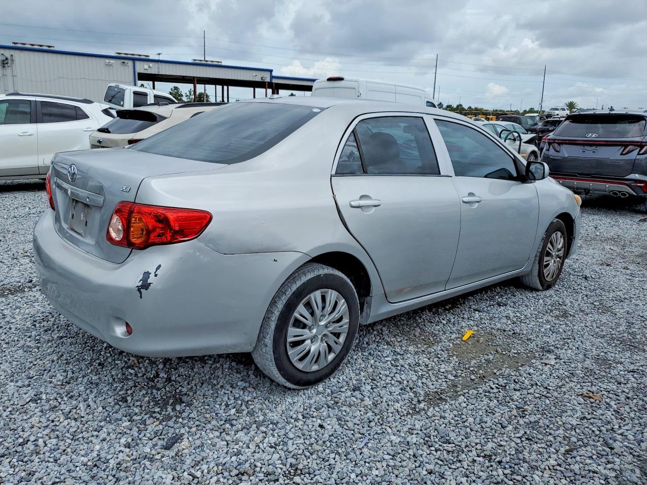 2010 Toyota Corolla Le - Фото 3