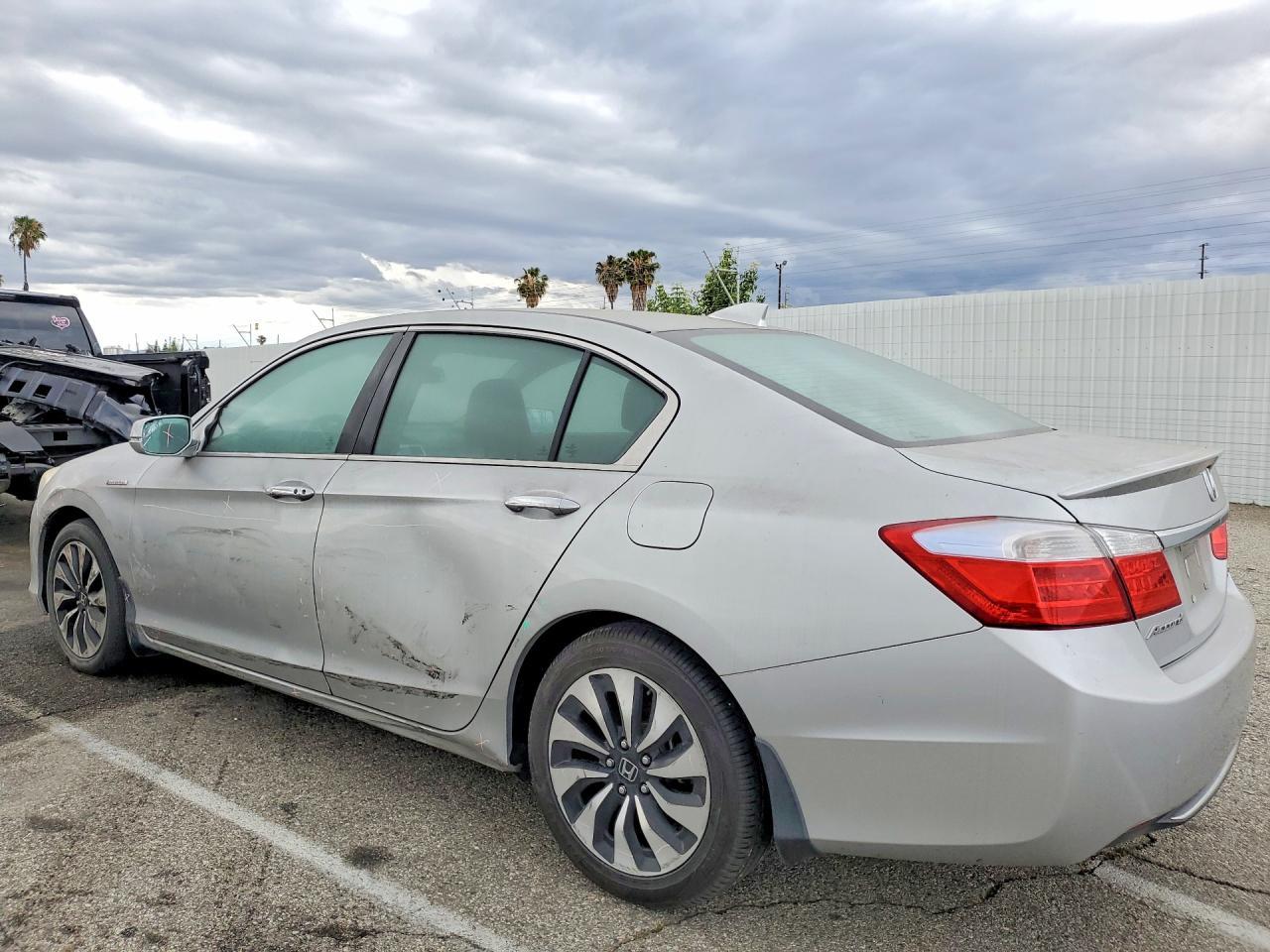 2014 Honda Accord Touring Hybrid - Фото 2