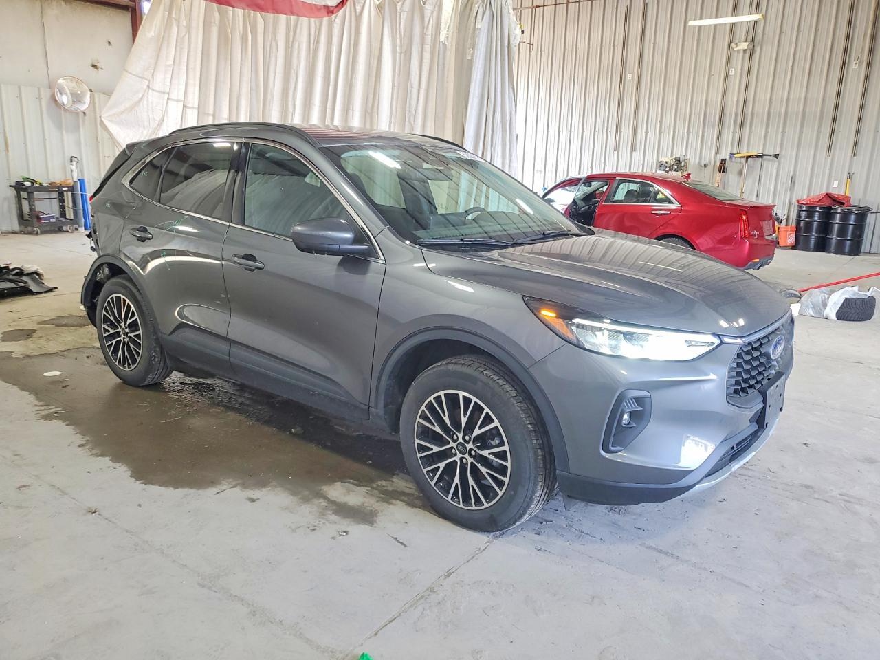 2025 Ford Escape - Image 4