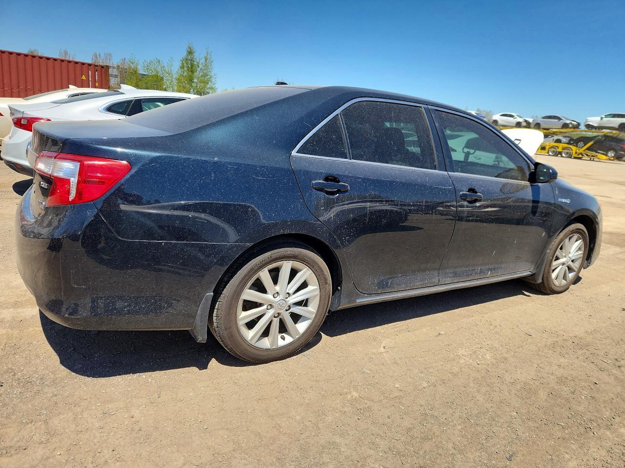 2014 Toyota Camry Hybrid Le - Image 3