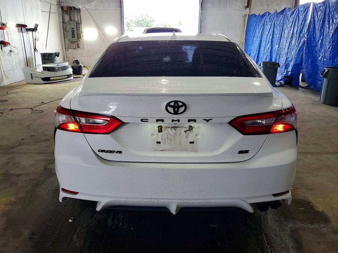 2020 Toyota Camry Se - Фото 6