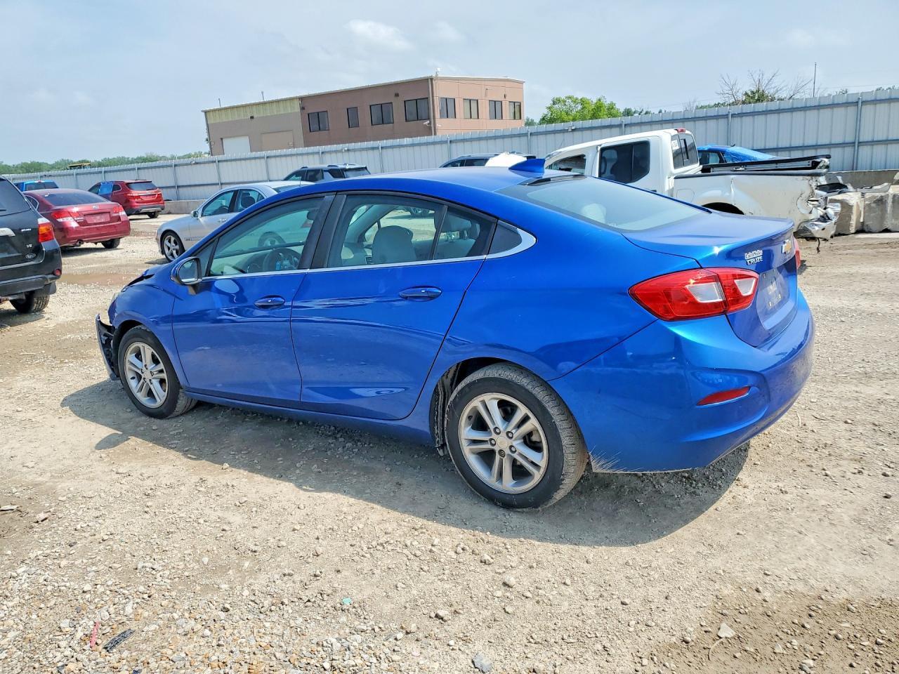 2017 Chevrolet Cruze Lt - Фото 2