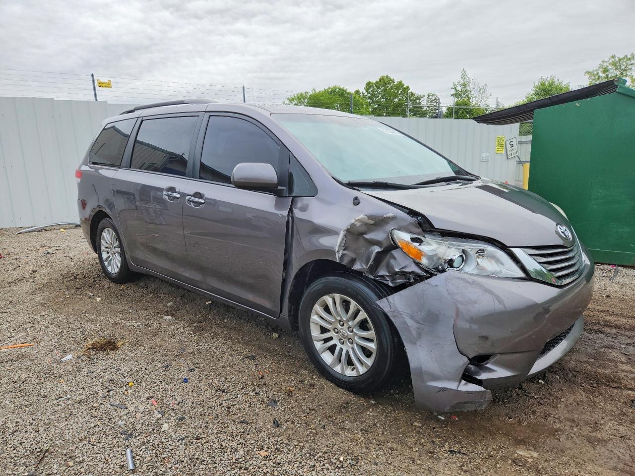 2014 Toyota Sienna Xle 8-Passenger - Image 4