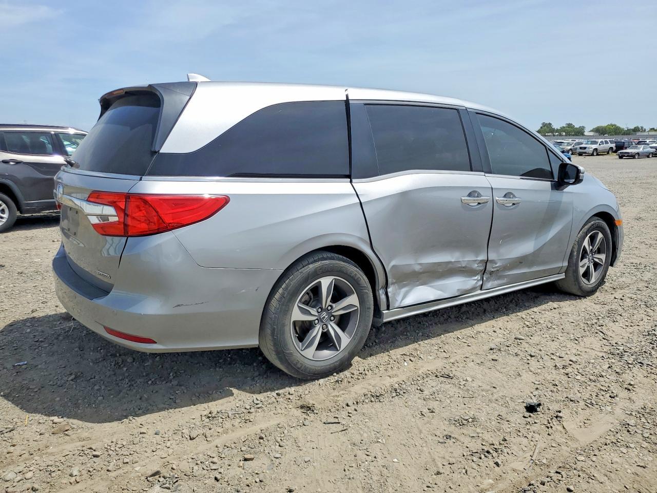 2019 Honda Odyssey Touring - Фото 3