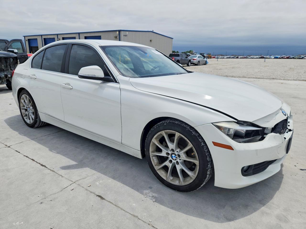 2015 BMW 320 I - Image 4