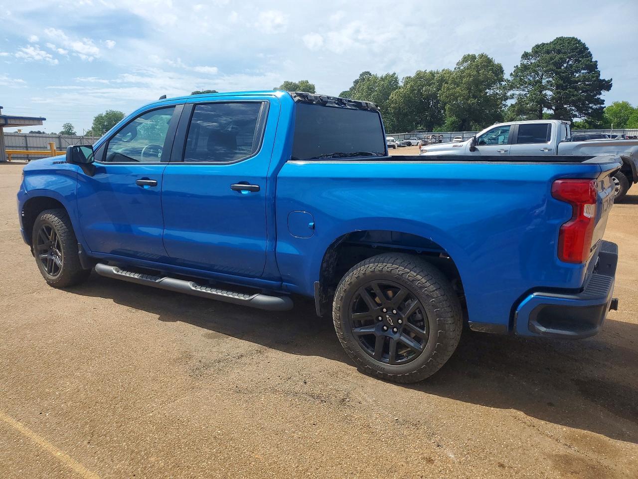 2023 Chevrolet Silverado K1500 Custom - Фото 2