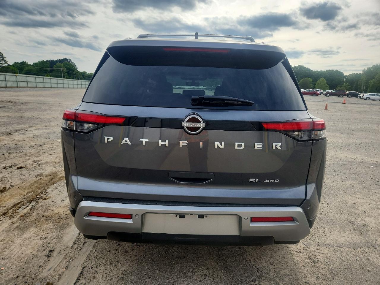 2025 Nissan Pathfinder Sl - Image 6