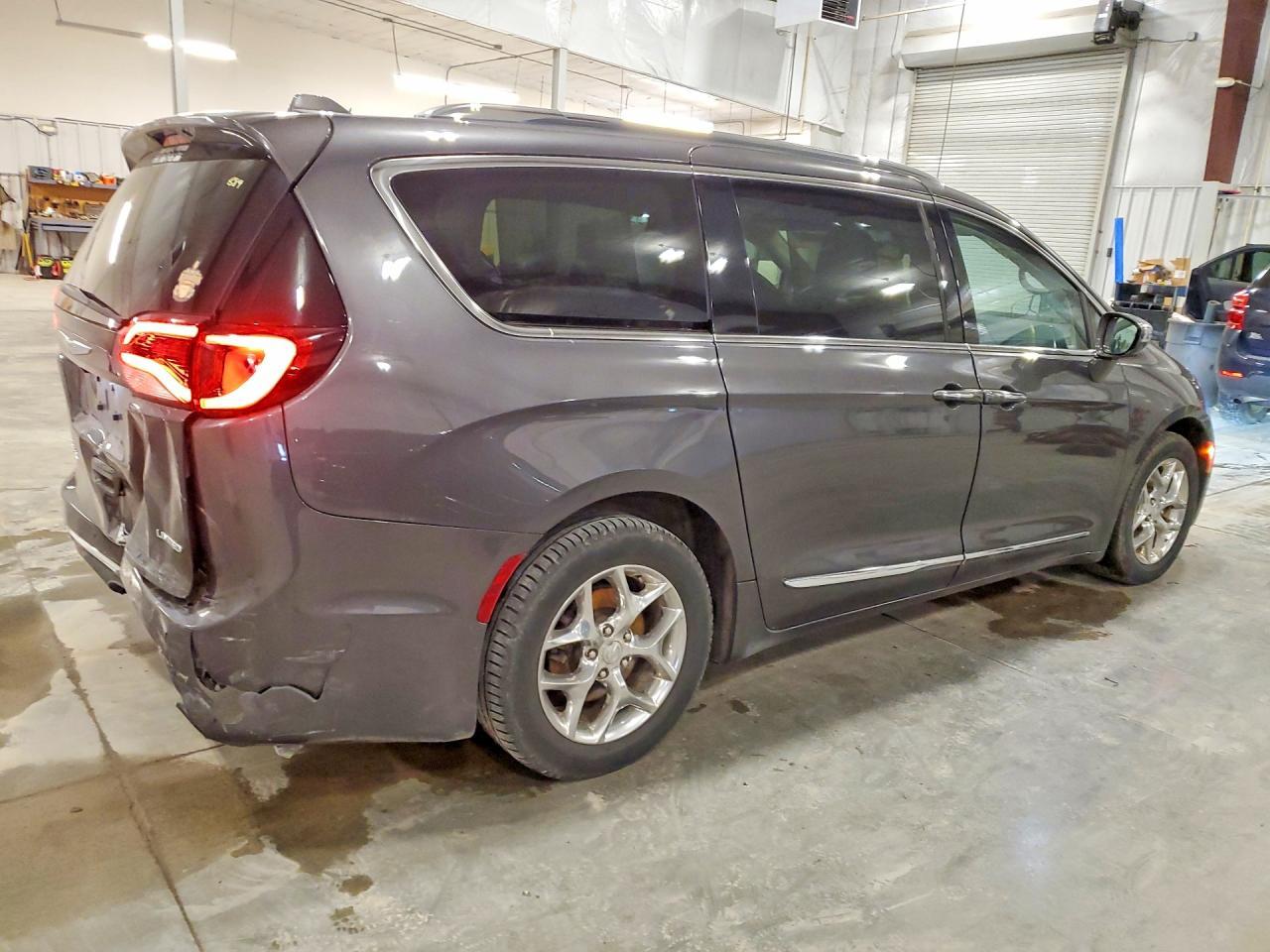 2017 Chrysler Pacifica Limited - Фото 3