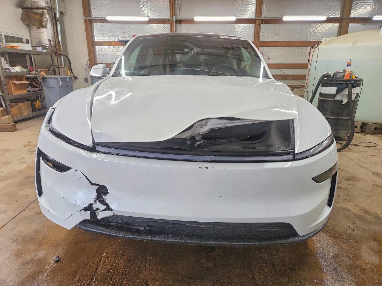 2026 Tesla Model Y - Фото 5