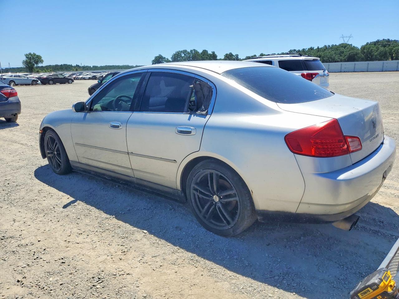 2004 Infiniti G35 Base - Image 2