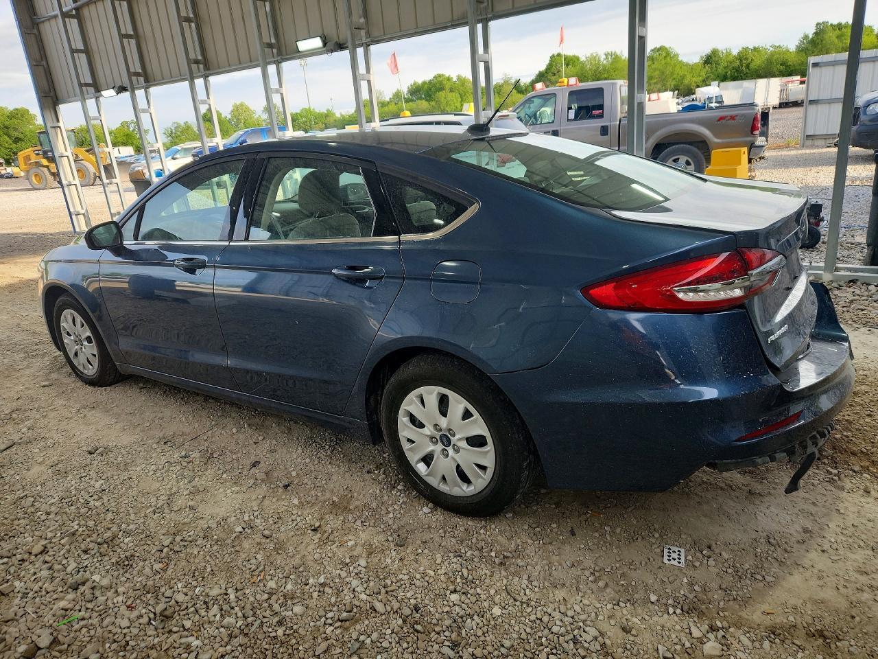 2019 Ford Fusion S - Фото 2
