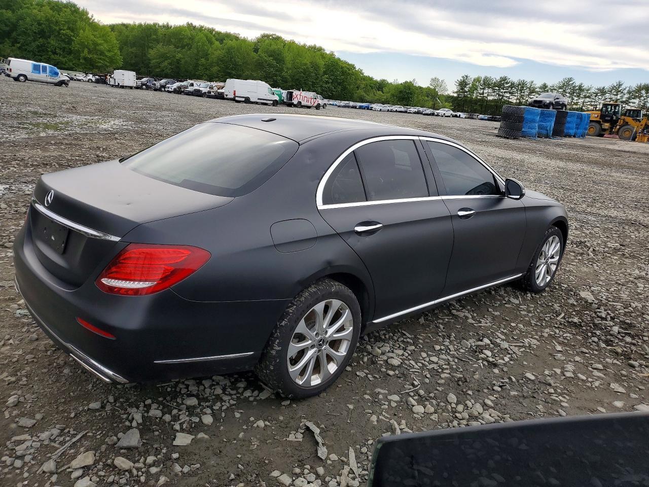 2019 Mercedes-Benz E 300 4Matic - Фото 3