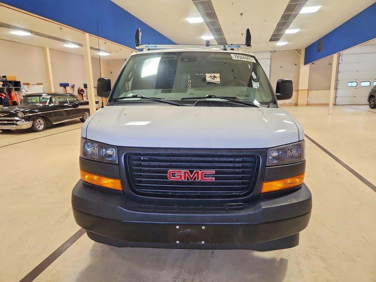 2024 GMC Savana G2500 - Фото 5