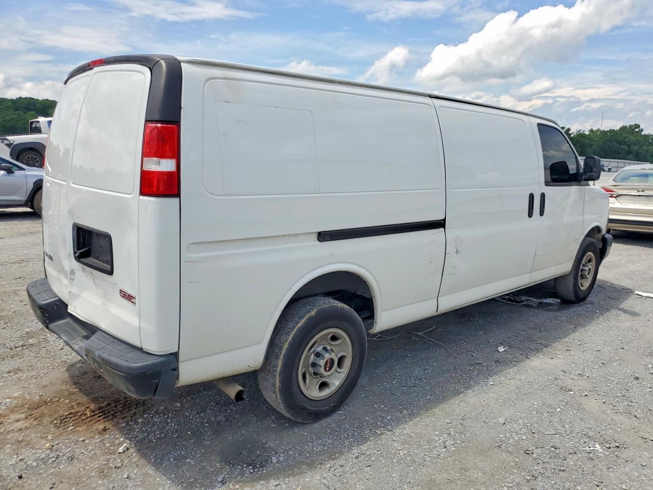2023 GMC Savana G2500 - Фото 3